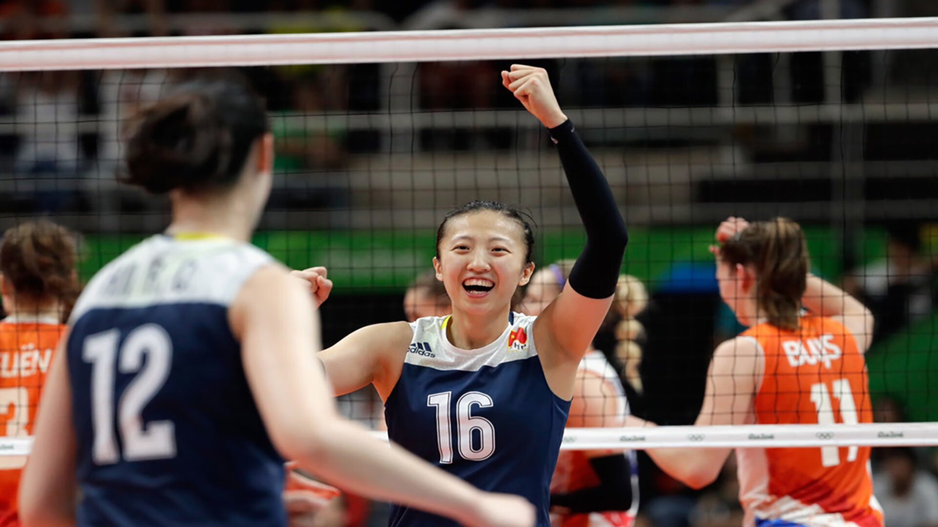 血色红牌,那不勒斯的不屈与阿贾克斯的逆转风暴,血色红牌,那不勒斯的不屈与阿贾克斯的逆转风暴
